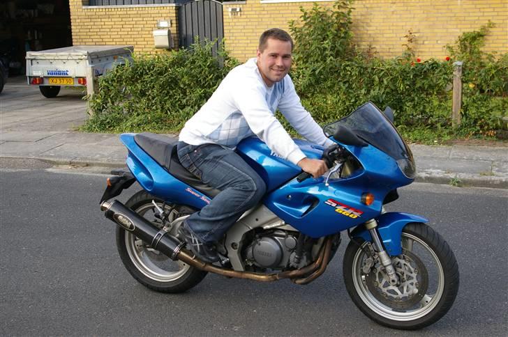 Yamaha SZR 660 - SOLGT 07.2008 - Fødselsdagsbarnet på sin nye cykel billede 6
