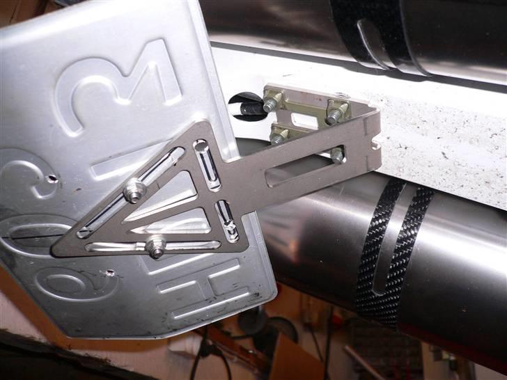 Yamaha R1   - hjemme lavet nummerplade holder i rustfri, eget design  billede 18