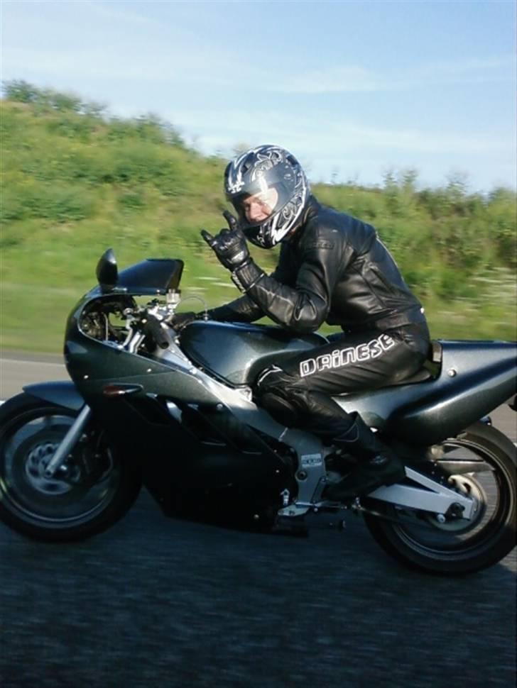 Suzuki gsxr 400 billede 1