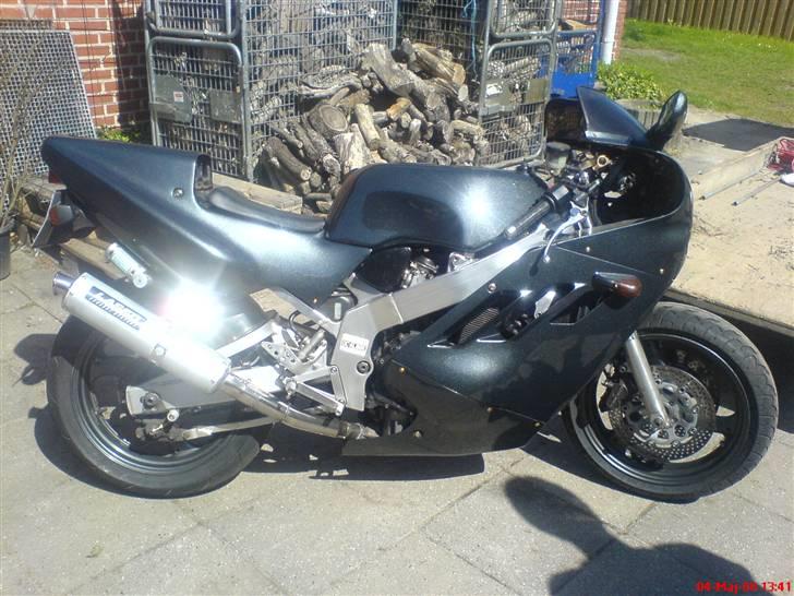 Suzuki gsxr 400 billede 2