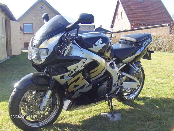 Honda cbr 900 rr billede 2