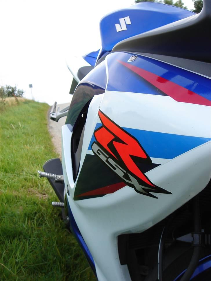 Suzuki GsxR600k7 (solgt) billede 7