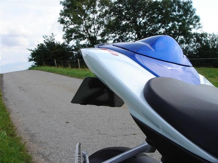 Suzuki GsxR600k7 (solgt) billede 10