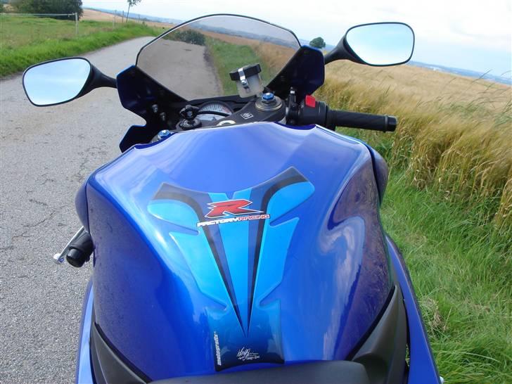 Suzuki GsxR600k7 (solgt) billede 12