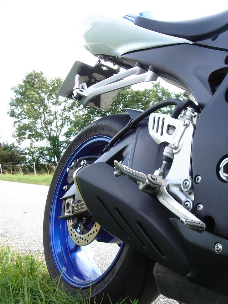 Suzuki GsxR600k7 (solgt) billede 16