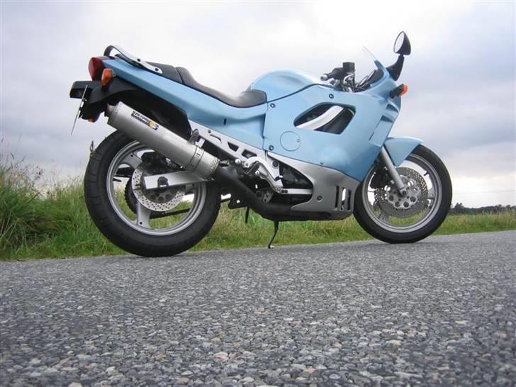 Suzuki GSX 400 F - SOLGT - Siden billede 4