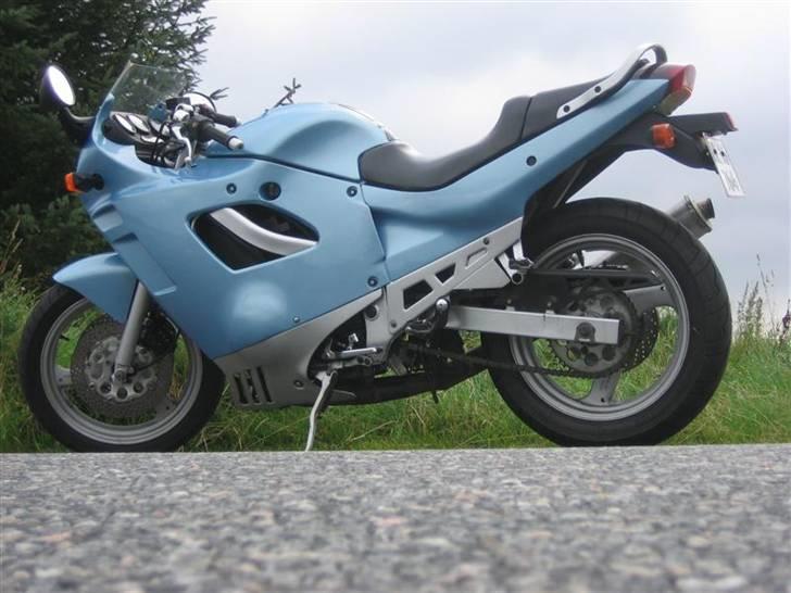 Suzuki GSX 400 F - SOLGT - Anden side billede 6