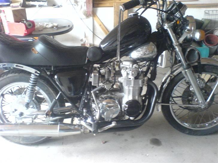 Honda CB 550 F - så har man malet forrøret oget side dæksel billede 6