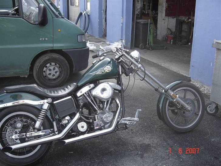 Harley Davidson E Glide - Lidt andén farve og tanken "bukket" lidt, og nye rør billede 4