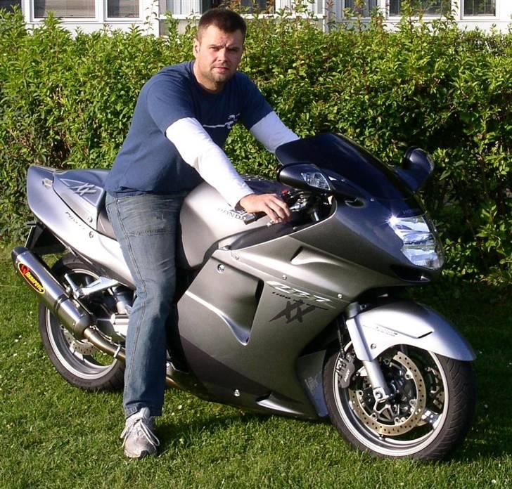 Honda CBR 1100   ( Solgt ) - Det er sådan den ser ud lige pt billede 1