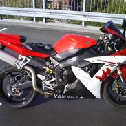 Yamaha yzf R1