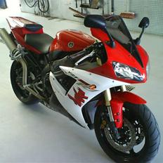 Yamaha yzf R1