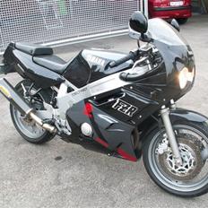 Yamaha FZR 600 - Solgt
