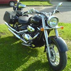 Suzuki Intruder C800