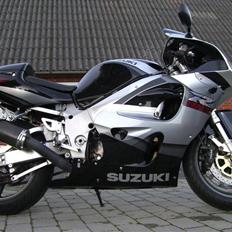 Suzuki GSX750R SOLGT TIL CLAUS