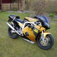 Suzuki GSXR 400