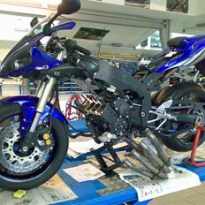 Yamaha YZF-R1