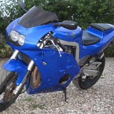 Suzuki GSXR 400 (GK76A) SOLGT!