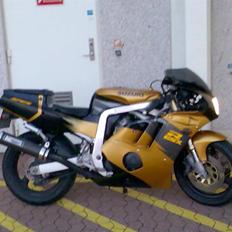 Suzuki GSXR 400