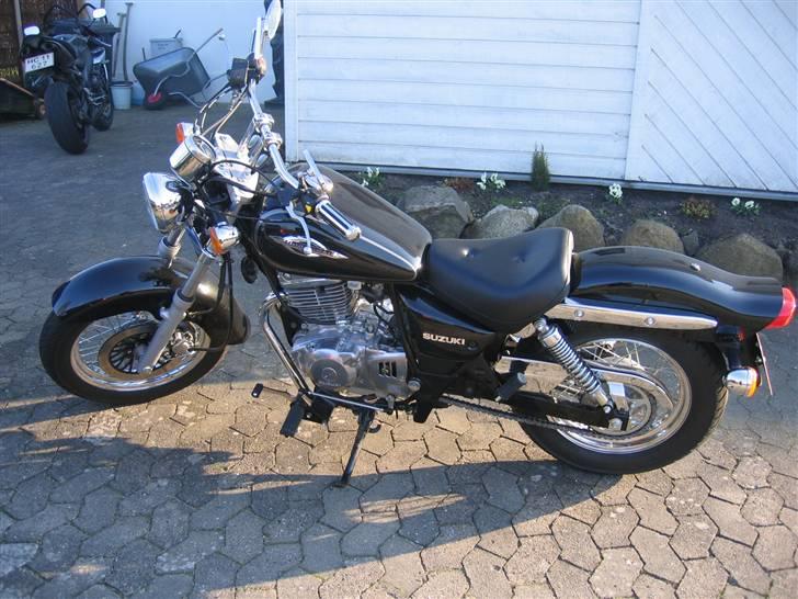 Suzuki GZ250 *solgt* billede 1