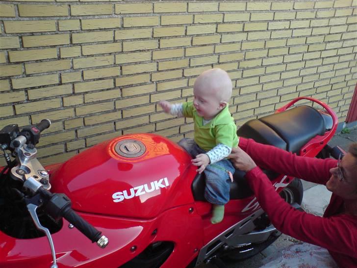 Suzuki GSX600F - min lille nevø vil også have motorcykel :) billede 5