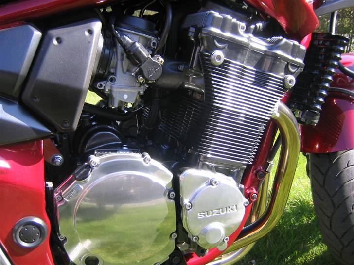 Suzuki GSF 1200 bandit "SOLGT" - Hjertet set fra højre.. billede 10