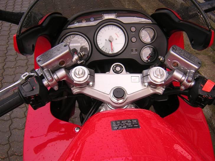 Honda VFR 750 F *Solgt* billede 3