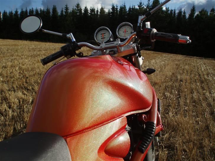 Suzuki GSF 400 BANDIT (Solgt) - Her kan man virkelig se effektlakken billede 4