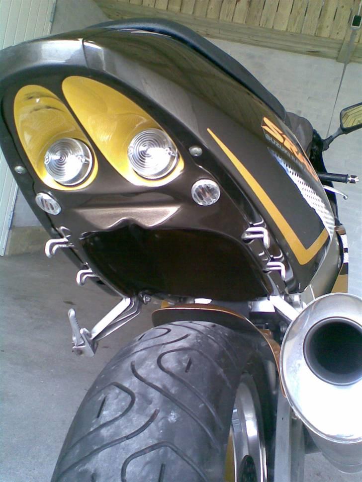 Suzuki gsx-r 750 #solgt# - montering af undertray billede 3