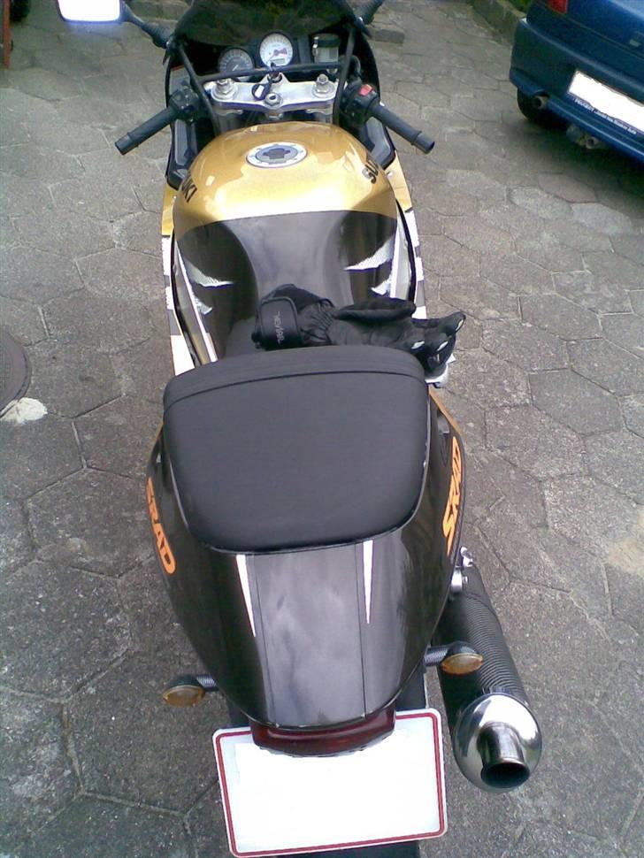 Suzuki gsx-r 750 #solgt# - Med passagersæde og den gamle bagende. billede 7