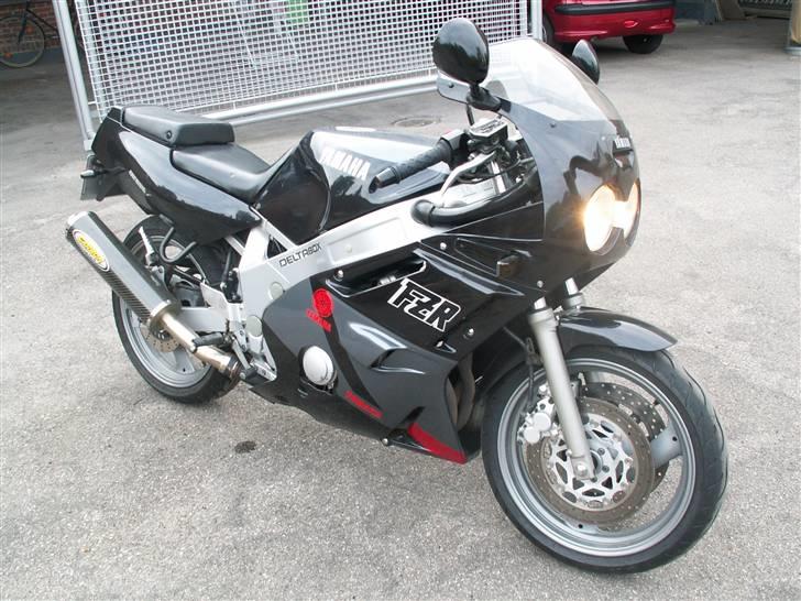 Yamaha FZR 600 - Solgt billede 4