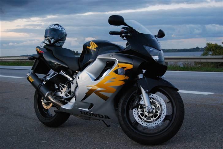Honda cbr 600 f4 !SOLGT!  billede 9