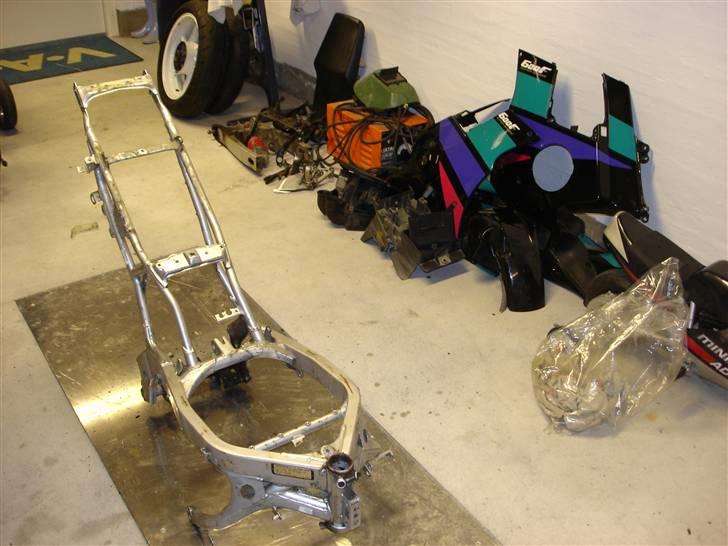 Honda cbr 600 (SOLGT) - det tog ikke længe at splitte den ad... billede 3