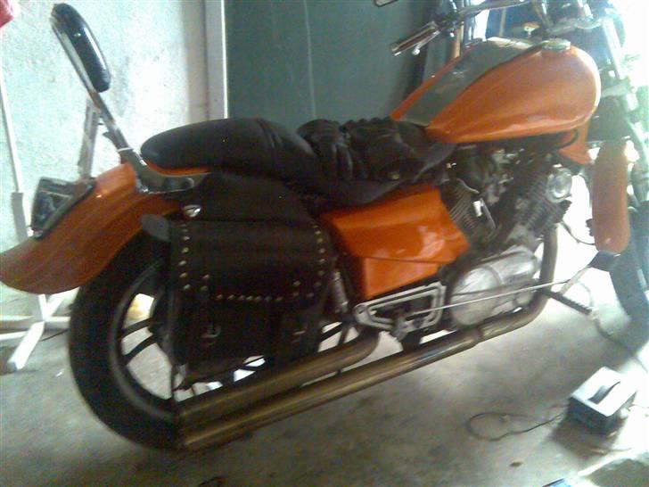 Yamaha TR1 "XV1000" (solgt) - Afgangsrør flyttet til højre side, men mangler stadig at blive helt færdig gjort. billede 4