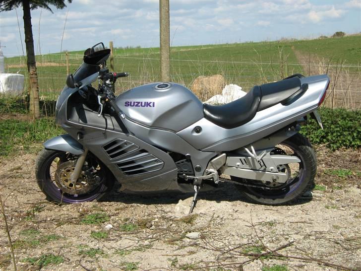 Suzuki RF 600 ***SOLGT*** billede 3