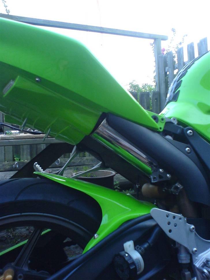 Kawasaki ZX 636 R - med mellem potte gemt inde under skjoldet  billede 9