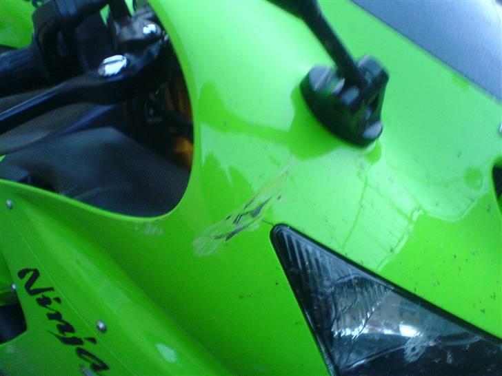 Kawasaki ZX 636 R - Ja det var så da der var en der skulle vælte min cykel ned i et cykelstativ  billede 10
