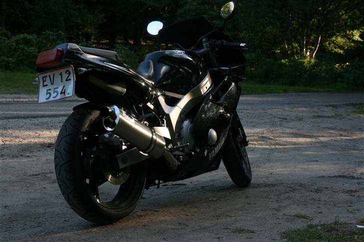 Yamaha FZR 600 - SOLGT billede 2