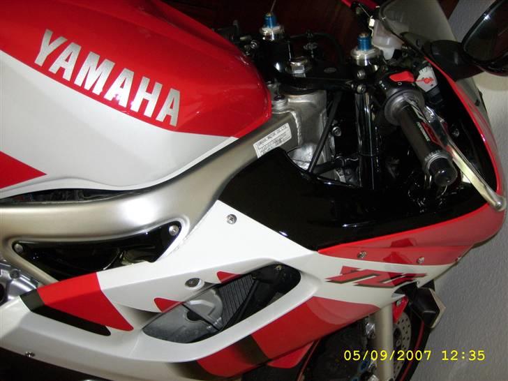 Yamaha R6 - sort larkeret lygte cover. billede 8