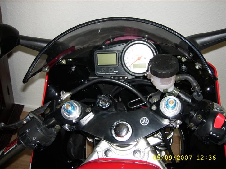 Yamaha R6 - lygte cover fra anden vinkel. billede 10