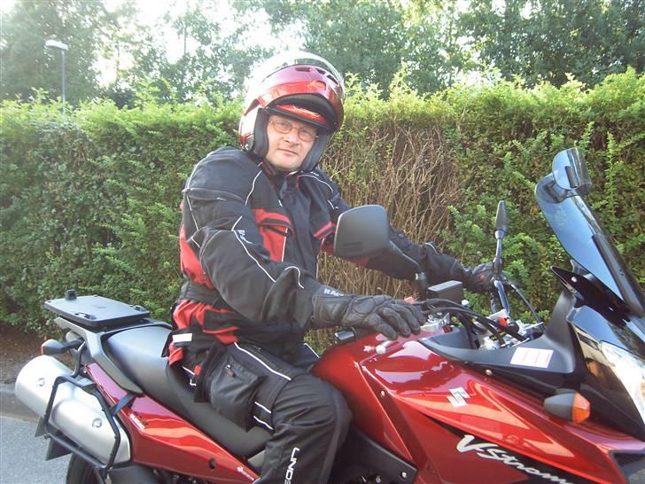 Suzuki V Strom dl 650 - En V-Strom tilbyder en dejlig opret kørestilling billede 2