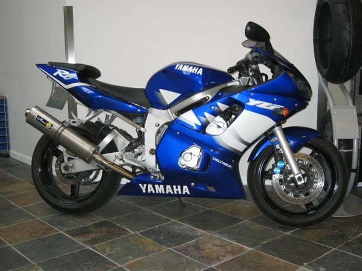 Yamaha R6 2001 SOLGT billede 1
