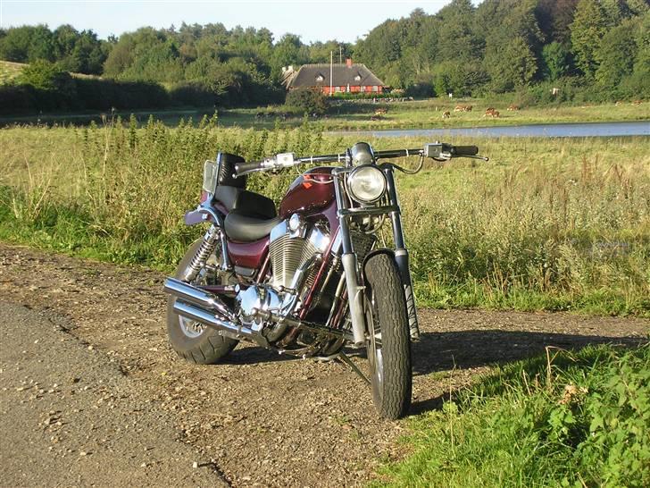 Suzuki Intruder vs 1400 - Bredt styr, og uden blink og spejle - ved ikke om det holder, savner sgu begge dele.. billede 5