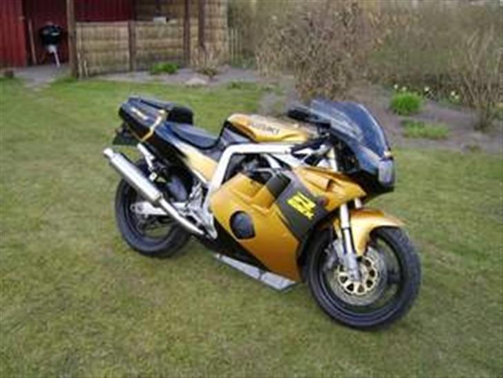 Suzuki GSXR 400 billede 1