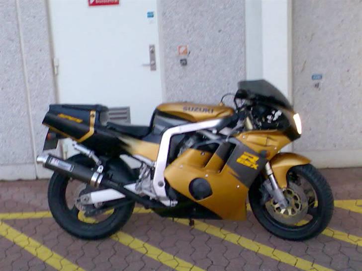 Suzuki GSXR 400 billede 2