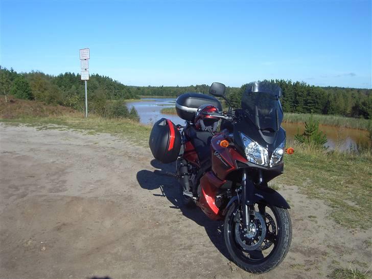 Suzuki V Strom dl 650 - Ved et af søerne i nærheden af brunkulslejren i søby billede 7