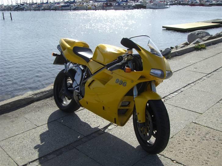 Ducati 996 biposto (til salg) - I solskin på Horsens havn billede 7