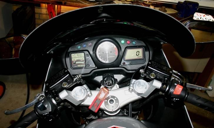 Honda cbr 1100 xx  blackbird billede 3