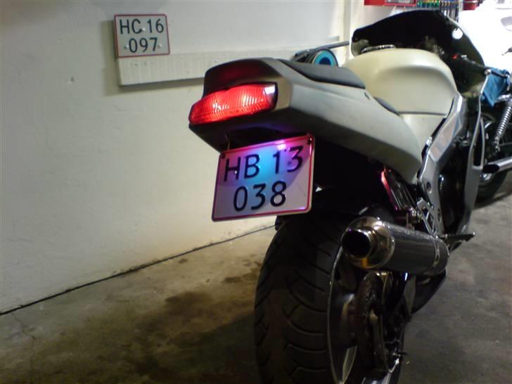 Kawasaki ZXR 750 J *solgt* - så er de 3 stykker fra bagenden blevet samlet til ét billede 14