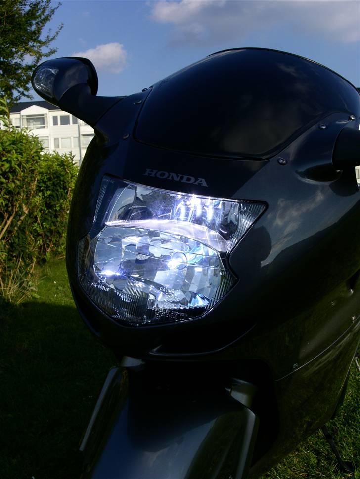 Honda CBR 1100   ( Solgt ) - xenon 8000k billede 13